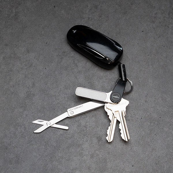 KeySmart KS015-BLK Mini Minimalist Key Holder - Gallery Image #4