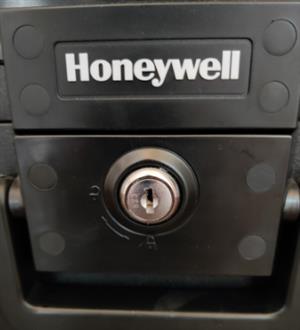 823 Honeywell Safe