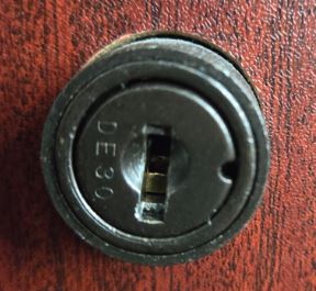 DE30 Pundra Lock Face