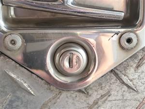 DeeZee Toolbox Lock - Compatible