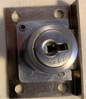 Illinois B628 Lock