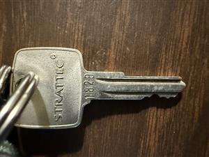 Strattec 182B Original Key Front