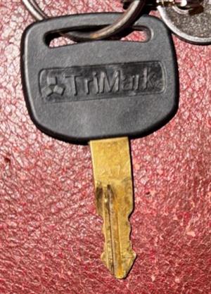 KEY - TRIMARK - TRIMARK / KNAPHEIDE (INSTACODE / CODES ONLINE - USE CODEMAX & RED TIP STOP-DO NOT USE PLASTIC TOP) | TRUCK TOPPER / CAP | DOUBLE-SIDED CUT KEY more images
